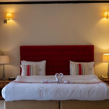 The Country Lodge Hotel Freetown Kültér fotó