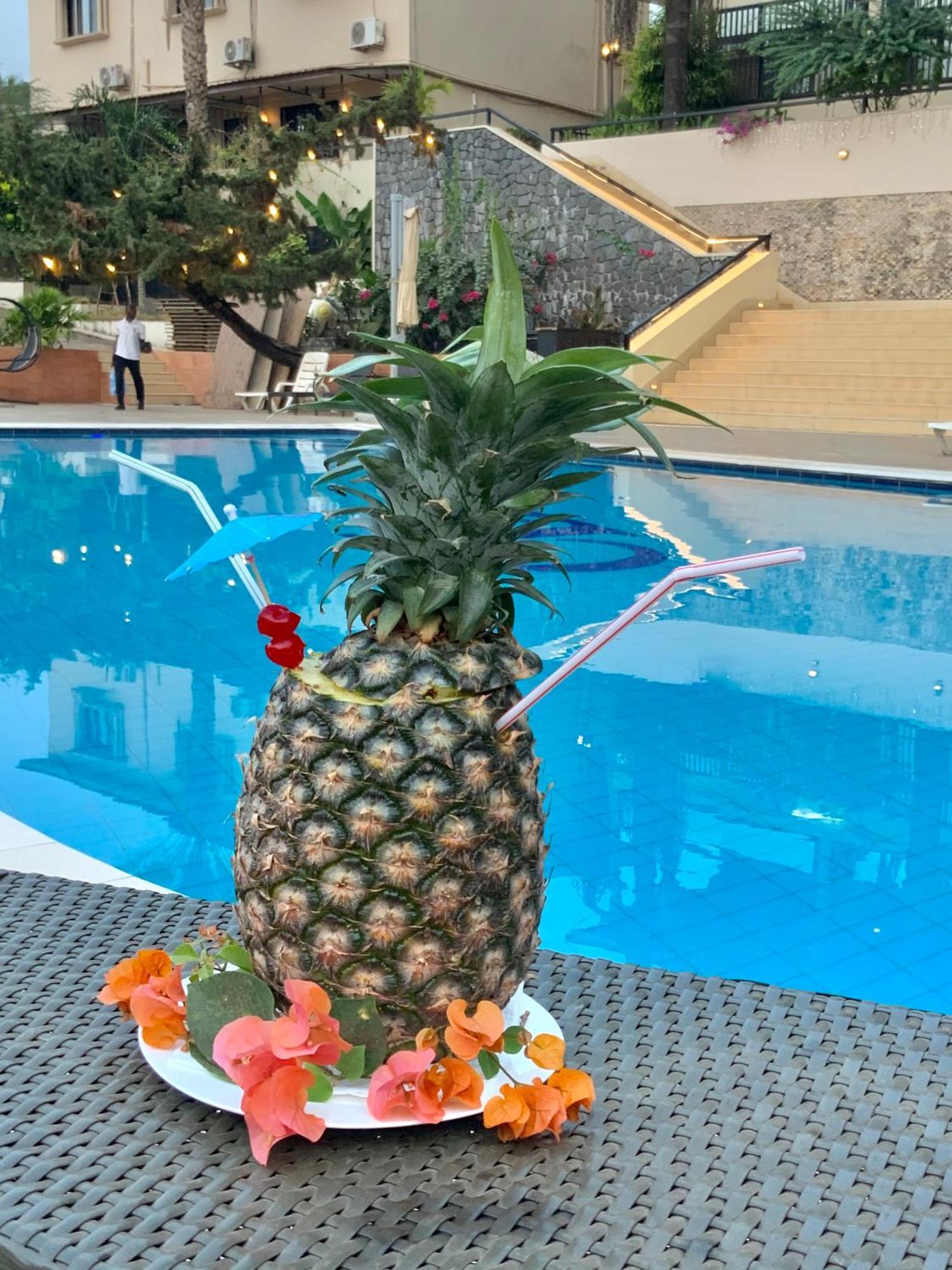The Country Lodge Hotel Freetown Kültér fotó