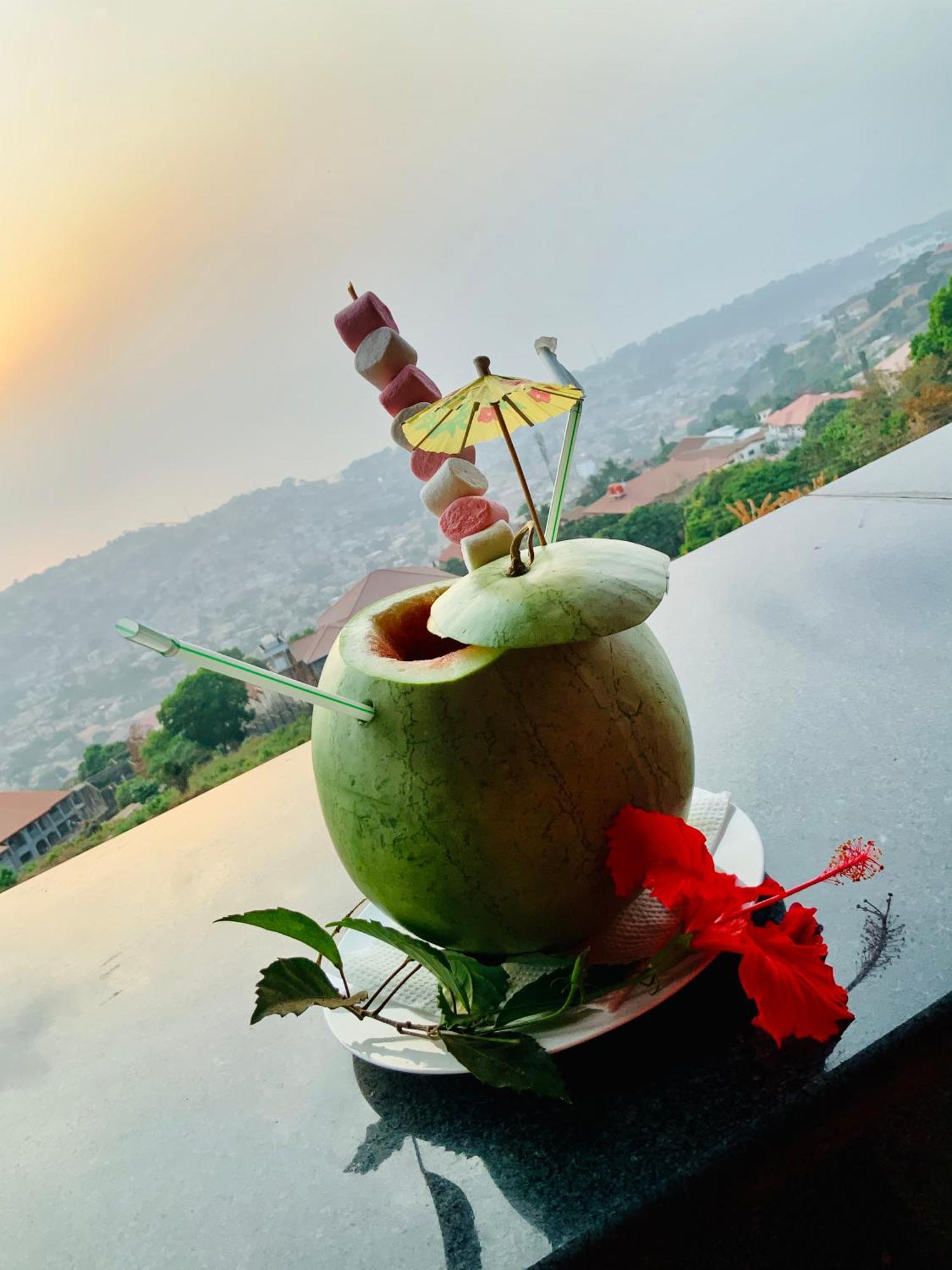The Country Lodge Hotel Freetown Kültér fotó
