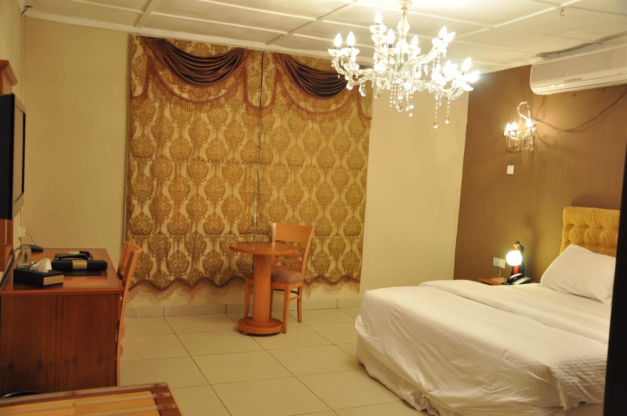 The Country Lodge Hotel Freetown Kültér fotó