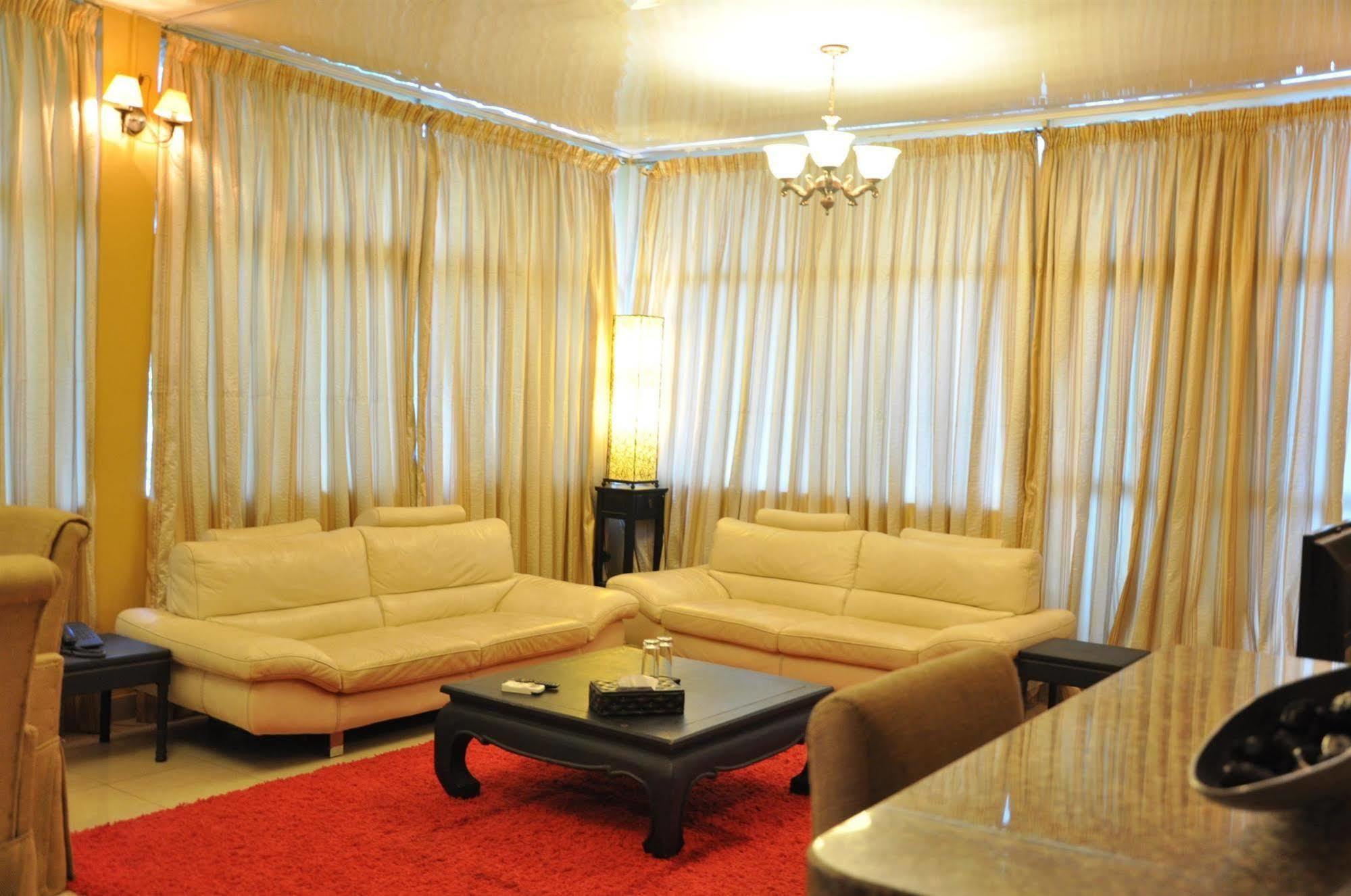 The Country Lodge Hotel Freetown Kültér fotó