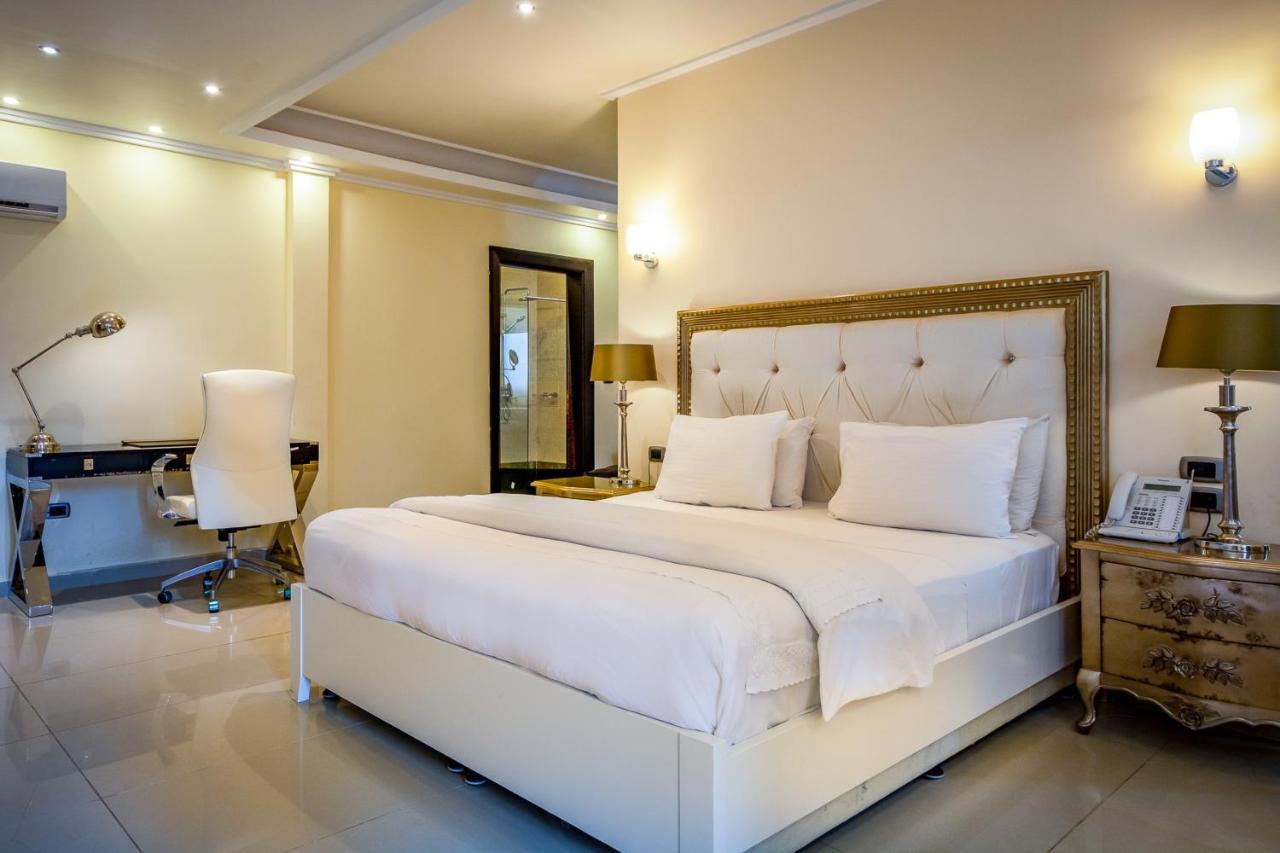 The Country Lodge Hotel Freetown Kültér fotó